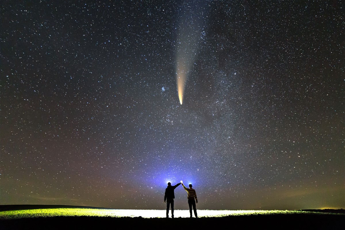 luminosité d'une comète