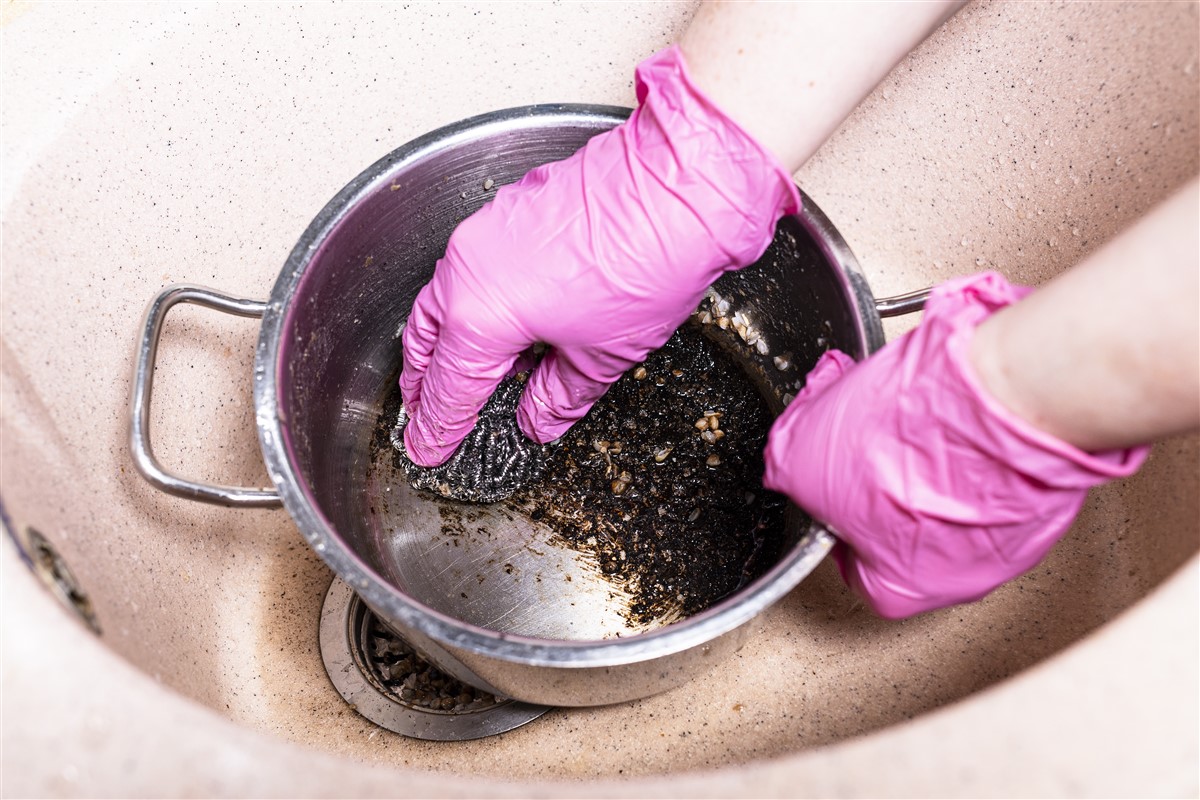 restaurer une casserole carbonisée