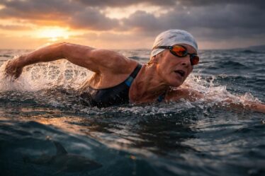 découvrez le parcours inspirant de diana nyad, une nageuse hors du commun qui a bravé les requins pour accomplir des exploits exceptionnels en natation.