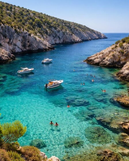 découvrez porto limnionas à zakynthos, une crique incontournable aux eaux cristallines et paysages époustouflants, idéale pour les visiteurs en quête de nature et de détente.