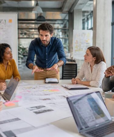 découvrez la définition d'assemblier et comprenez son rôle essentiel dans la création collaborative, favorisant le travail en équipe et l'innovation partagée.